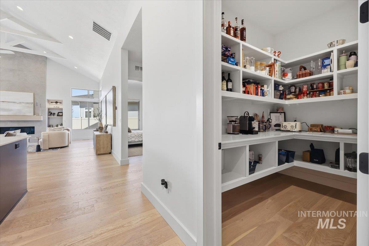 503 N Creekwater Ave, Eagle, Idaho 83616, 4 Bedrooms, 3.5 Bathrooms, Residential For Sale, Price $1,150,000, 98981116