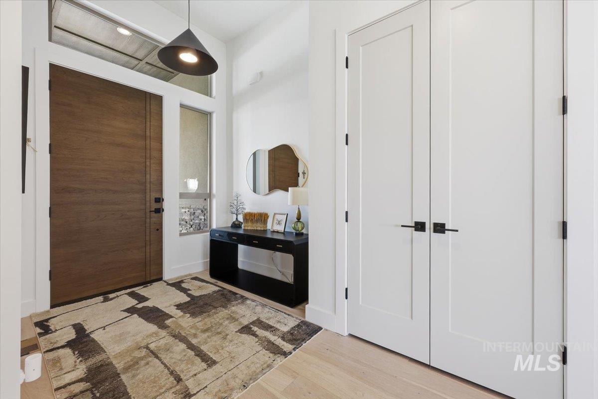 503 N Creekwater Ave, Eagle, Idaho 83616, 4 Bedrooms, 3.5 Bathrooms, Residential For Sale, Price $1,150,000, 98981116