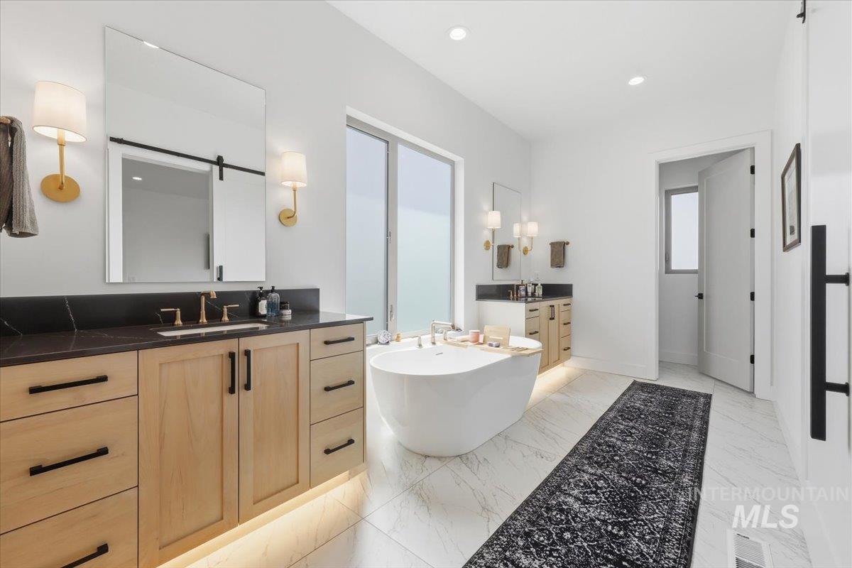 503 N Creekwater Ave, Eagle, Idaho 83616, 4 Bedrooms, 3.5 Bathrooms, Residential For Sale, Price $1,150,000, 98981116