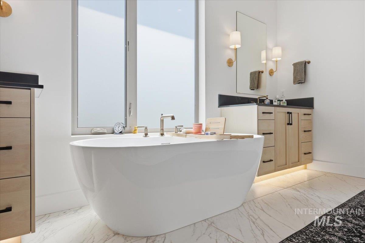 503 N Creekwater Ave, Eagle, Idaho 83616, 4 Bedrooms, 3.5 Bathrooms, Residential For Sale, Price $1,150,000, 98981116