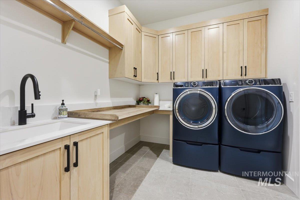 503 N Creekwater Ave, Eagle, Idaho 83616, 4 Bedrooms, 3.5 Bathrooms, Residential For Sale, Price $1,150,000, 98981116