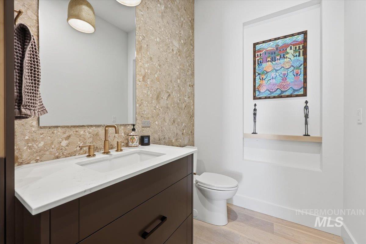 503 N Creekwater Ave, Eagle, Idaho 83616, 4 Bedrooms, 3.5 Bathrooms, Residential For Sale, Price $1,150,000, 98981116