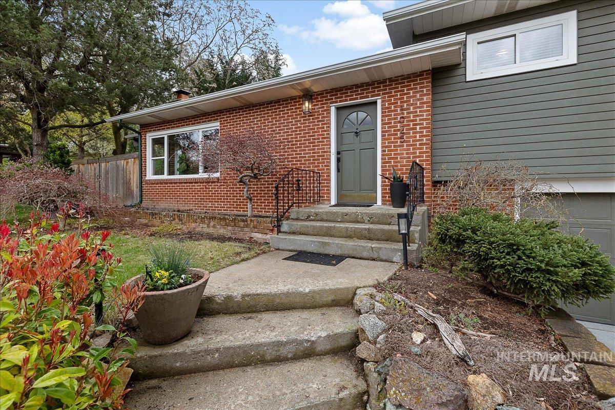 1025 W Highland View Dr, Boise, Idaho 83702, 3 Bedrooms, 2 Bathrooms, Residential For Sale, Price $750,000, 98981123