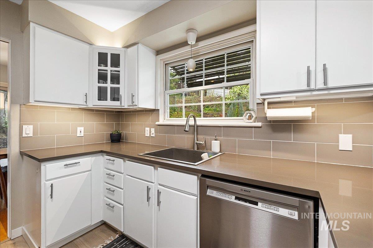 1025 W Highland View Dr, Boise, Idaho 83702, 3 Bedrooms, 2 Bathrooms, Residential For Sale, Price $750,000, 98981123