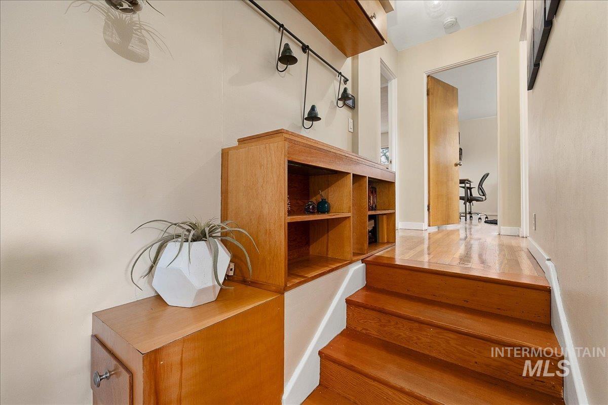 1025 W Highland View Dr, Boise, Idaho 83702, 3 Bedrooms, 2 Bathrooms, Residential For Sale, Price $750,000, 98981123