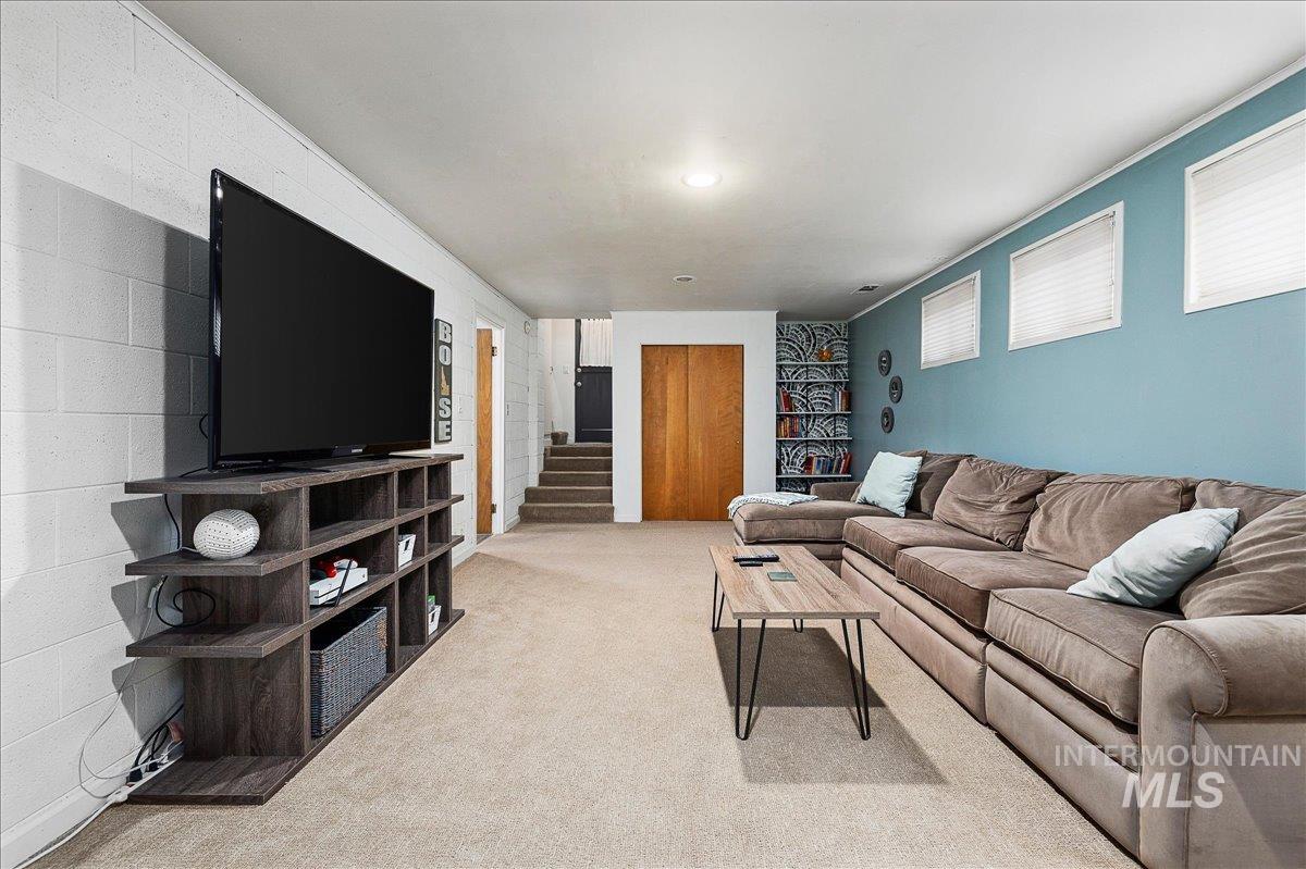 1025 W Highland View Dr, Boise, Idaho 83702, 3 Bedrooms, 2 Bathrooms, Residential For Sale, Price $750,000, 98981123