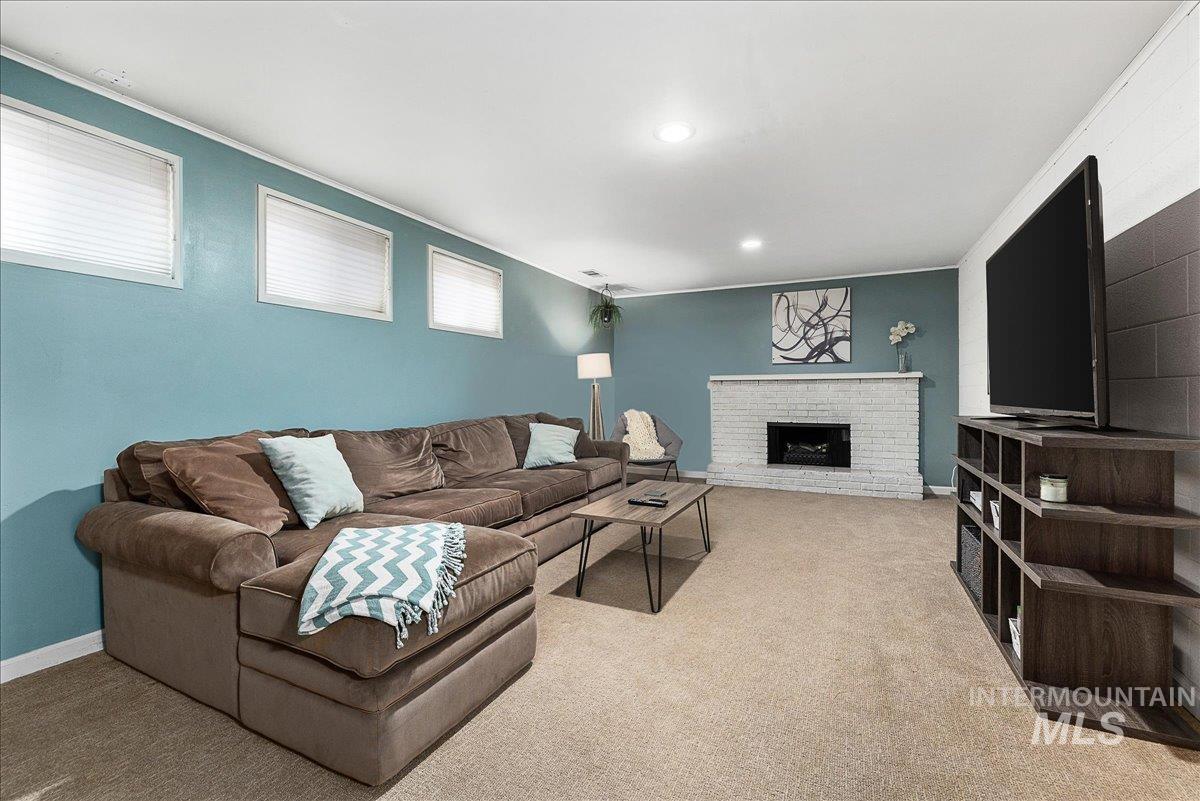 1025 W Highland View Dr, Boise, Idaho 83702, 3 Bedrooms, 2 Bathrooms, Residential For Sale, Price $750,000, 98981123