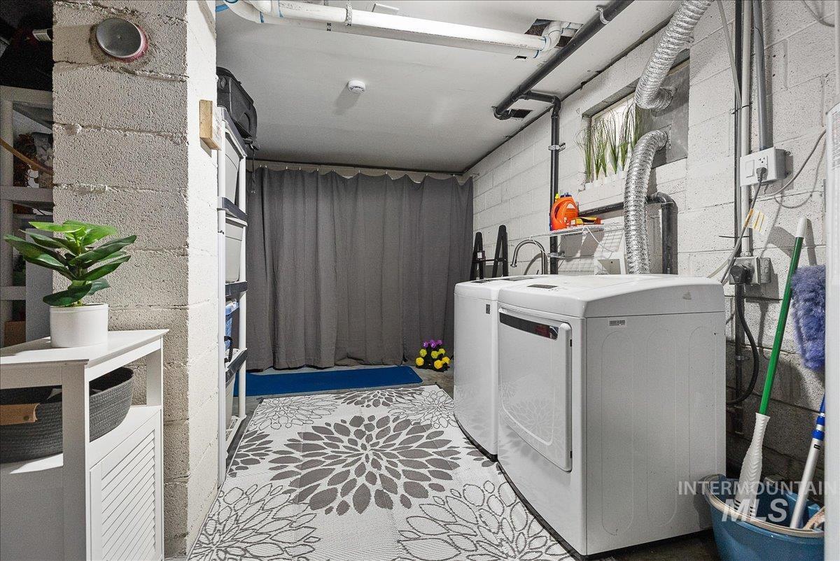 1025 W Highland View Dr, Boise, Idaho 83702, 3 Bedrooms, 2 Bathrooms, Residential For Sale, Price $750,000, 98981123