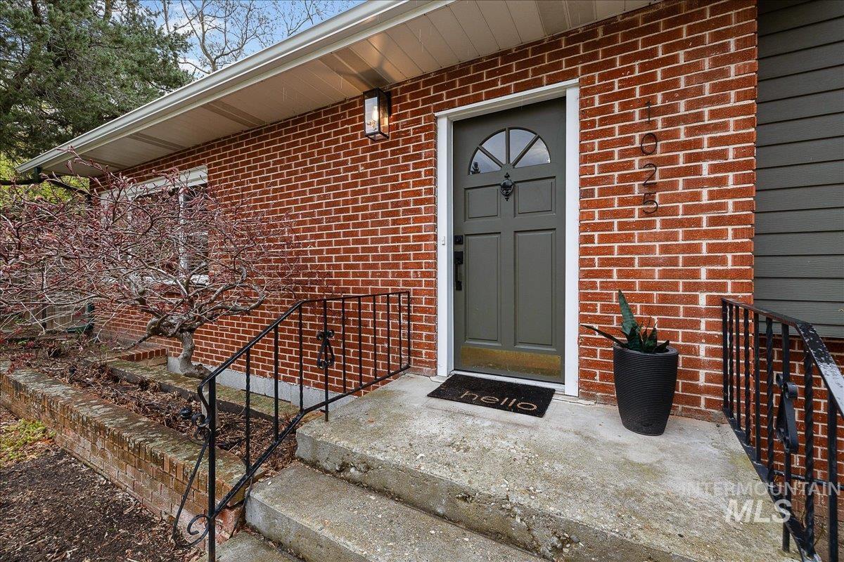 1025 W Highland View Dr, Boise, Idaho 83702, 3 Bedrooms, 2 Bathrooms, Residential For Sale, Price $750,000, 98981123