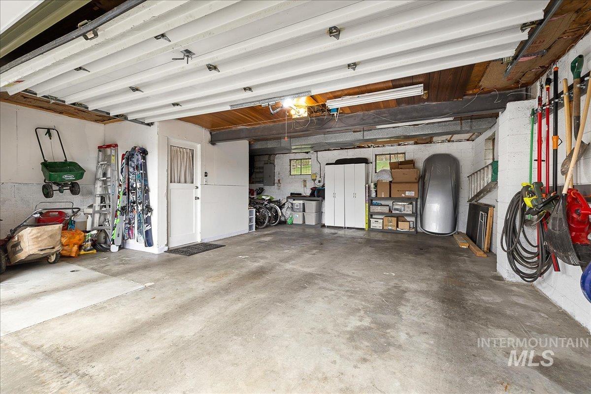 1025 W Highland View Dr, Boise, Idaho 83702, 3 Bedrooms, 2 Bathrooms, Residential For Sale, Price $750,000, 98981123