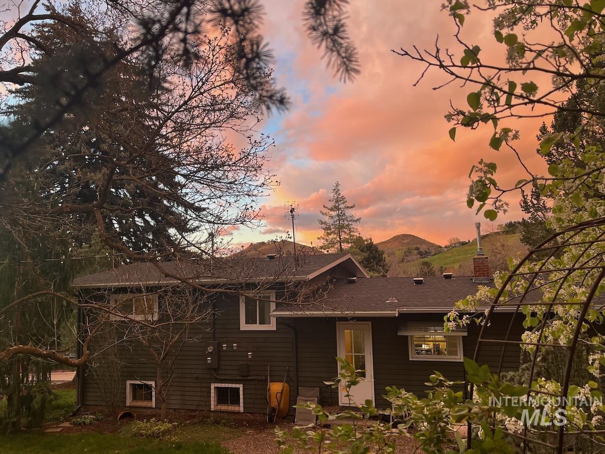 1025 W Highland View Dr, Boise, Idaho 83702, 3 Bedrooms, 2 Bathrooms, Residential For Sale, Price $750,000, 98981123