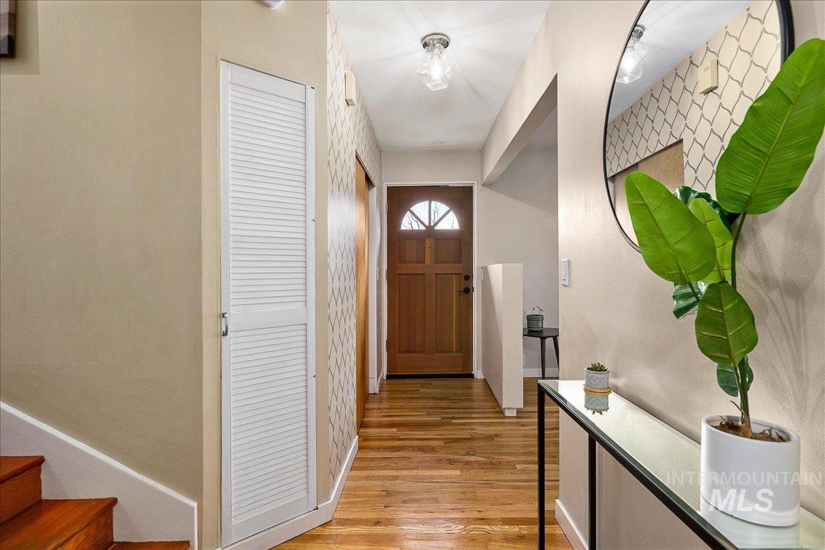 1025 W Highland View Dr, Boise, Idaho 83702, 3 Bedrooms, 2 Bathrooms, Residential For Sale, Price $750,000, 98981123