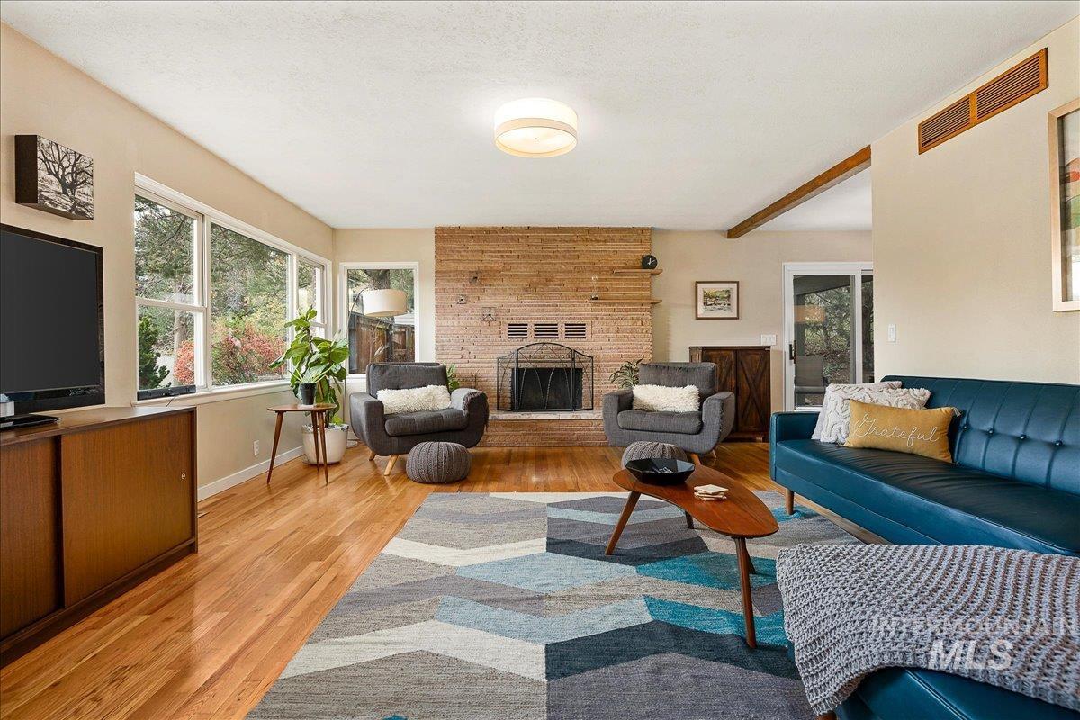 1025 W Highland View Dr, Boise, Idaho 83702, 3 Bedrooms, 2 Bathrooms, Residential For Sale, Price $750,000, 98981123