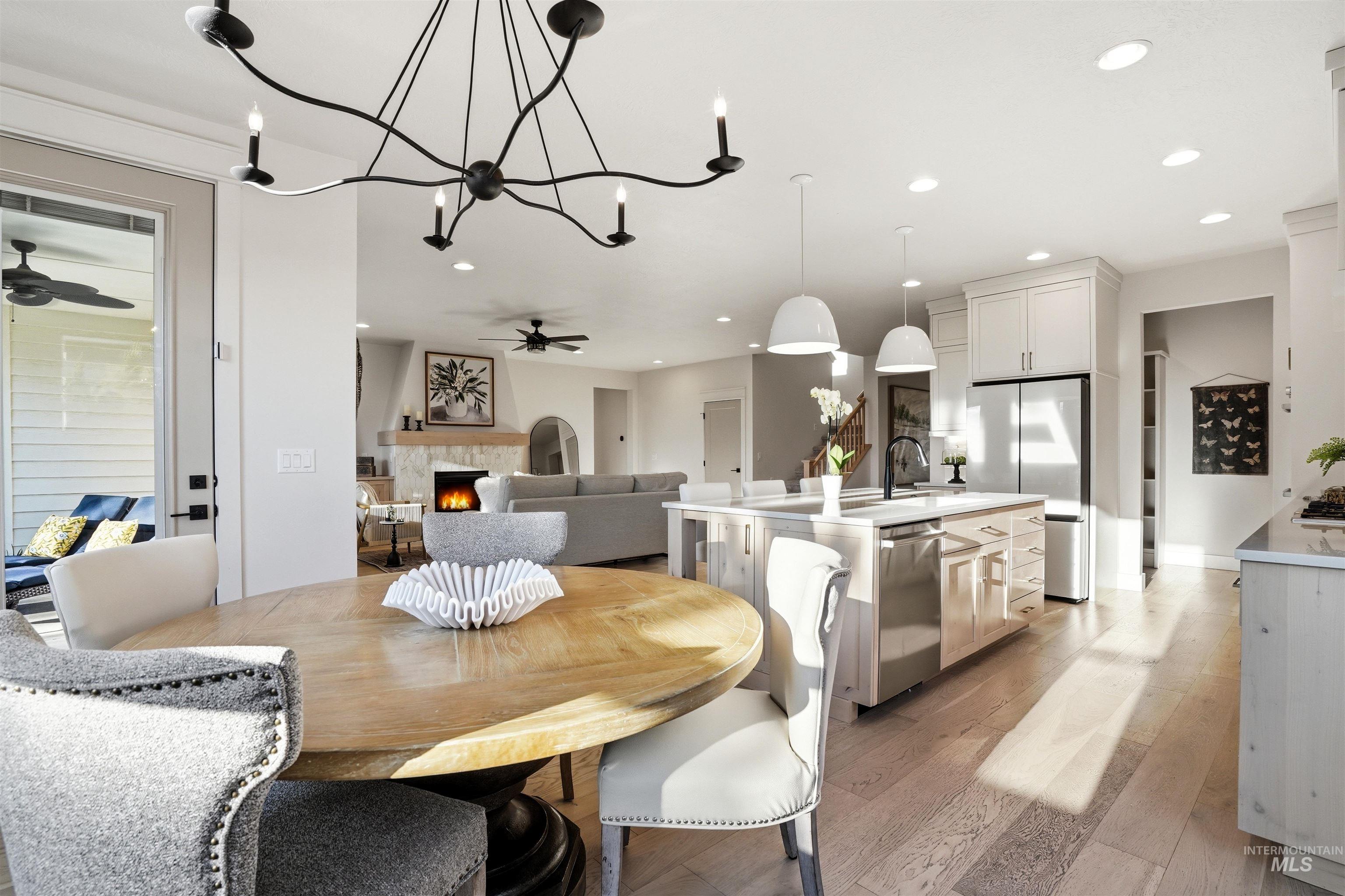 6839 N Willowside Ave, Meridian, Idaho 83646, 6 Bedrooms, 3.5 Bathrooms, Residential For Sale, Price $950,000, 98981124