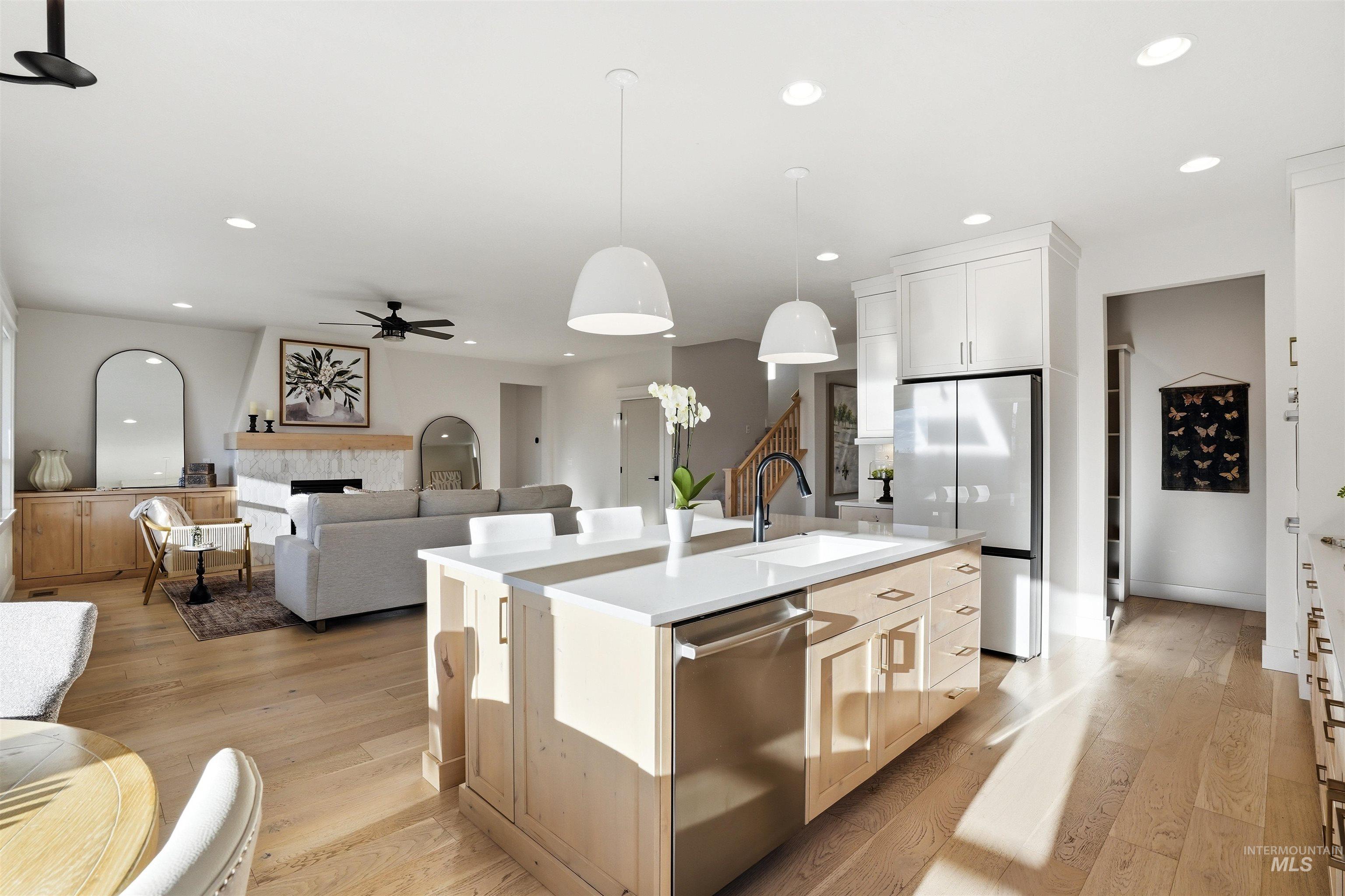 6839 N Willowside Ave, Meridian, Idaho 83646, 6 Bedrooms, 3.5 Bathrooms, Residential For Sale, Price $950,000, 98981124