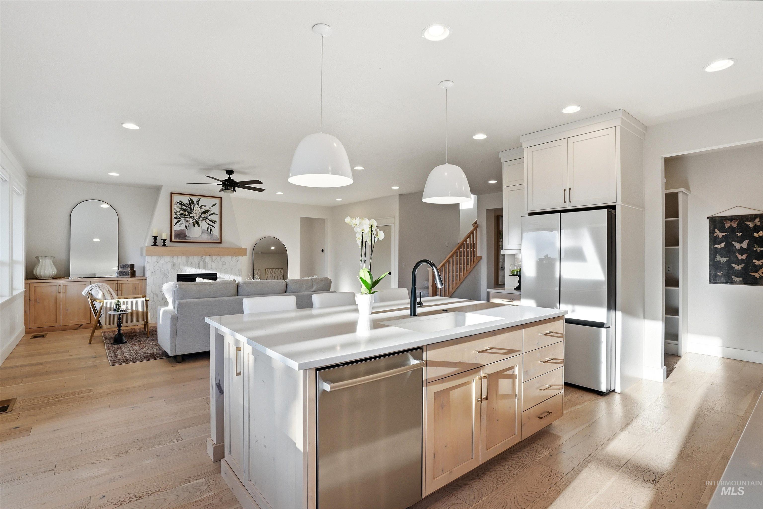 6839 N Willowside Ave, Meridian, Idaho 83646, 6 Bedrooms, 3.5 Bathrooms, Residential For Sale, Price $950,000, 98981124