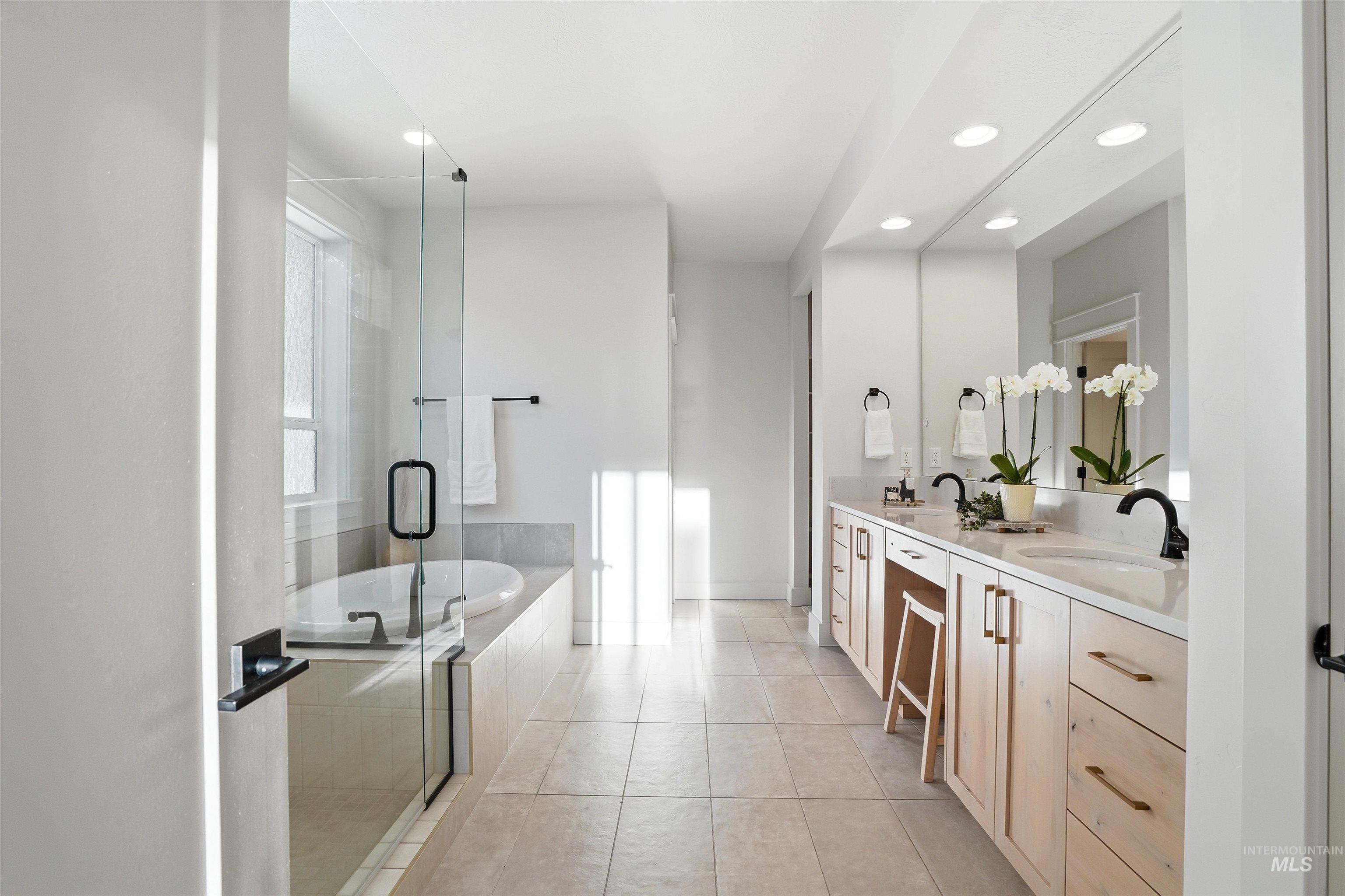 6839 N Willowside Ave, Meridian, Idaho 83646, 6 Bedrooms, 3.5 Bathrooms, Residential For Sale, Price $950,000, 98981124