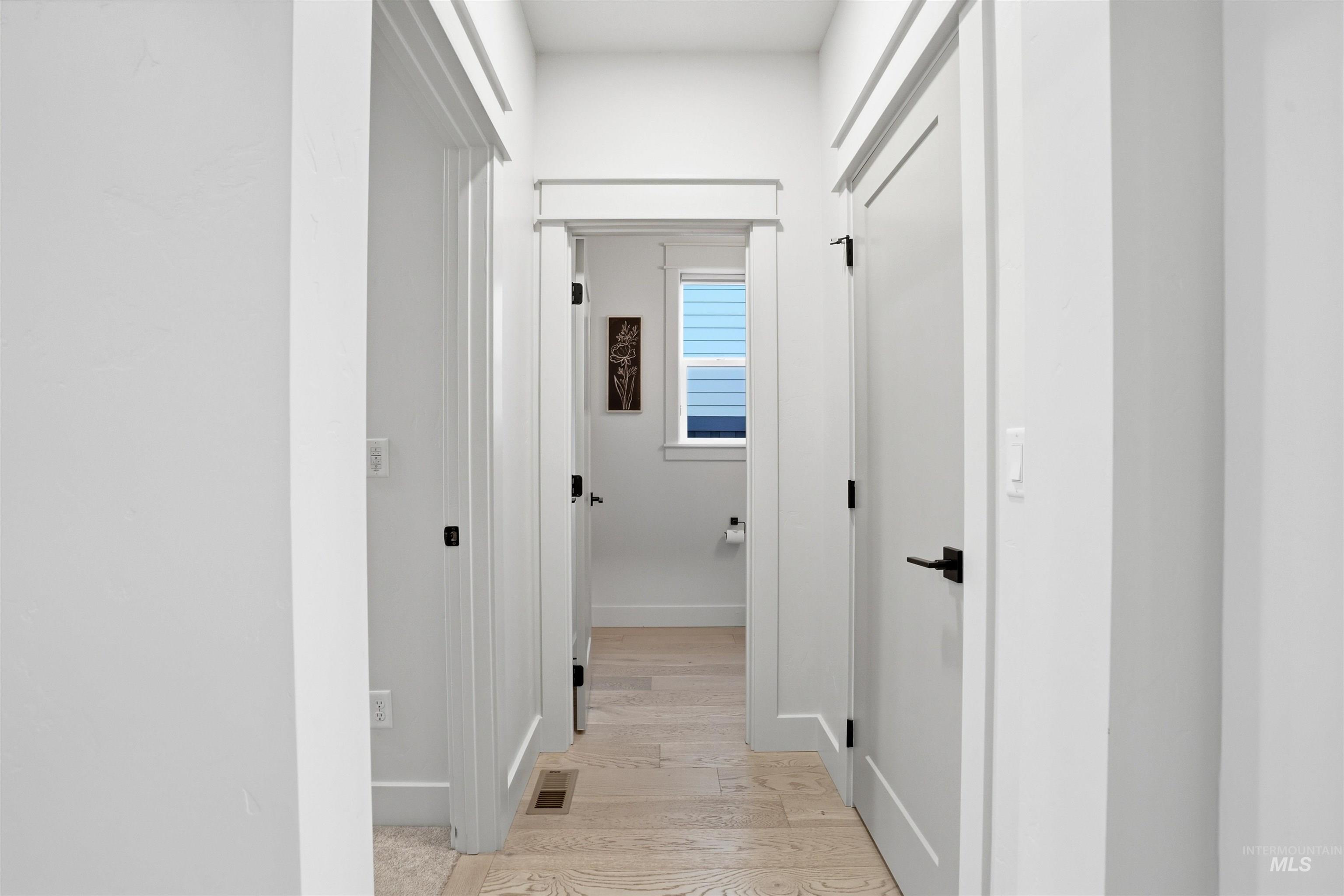 6839 N Willowside Ave, Meridian, Idaho 83646, 6 Bedrooms, 3.5 Bathrooms, Residential For Sale, Price $950,000, 98981124