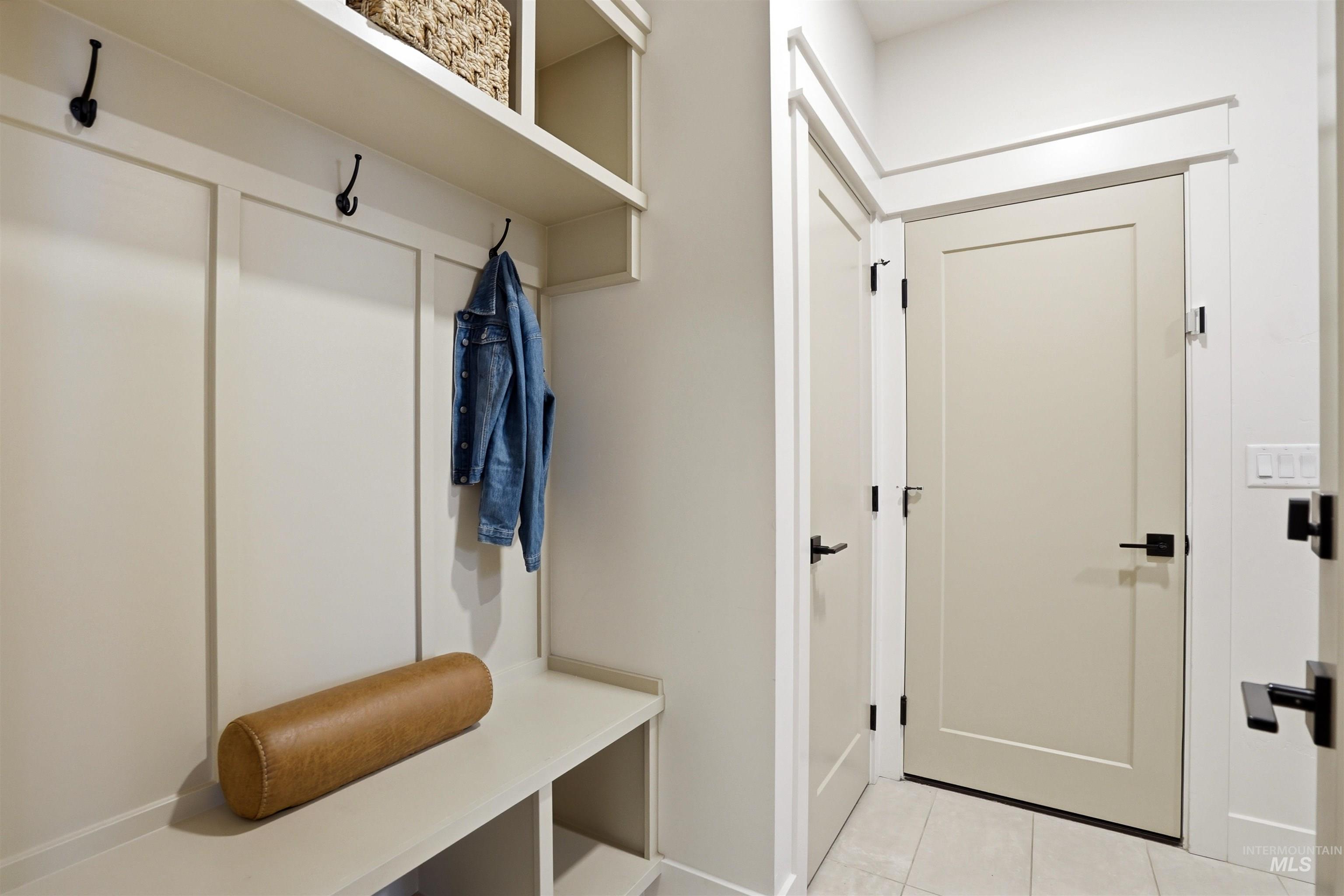 6839 N Willowside Ave, Meridian, Idaho 83646, 6 Bedrooms, 3.5 Bathrooms, Residential For Sale, Price $950,000, 98981124