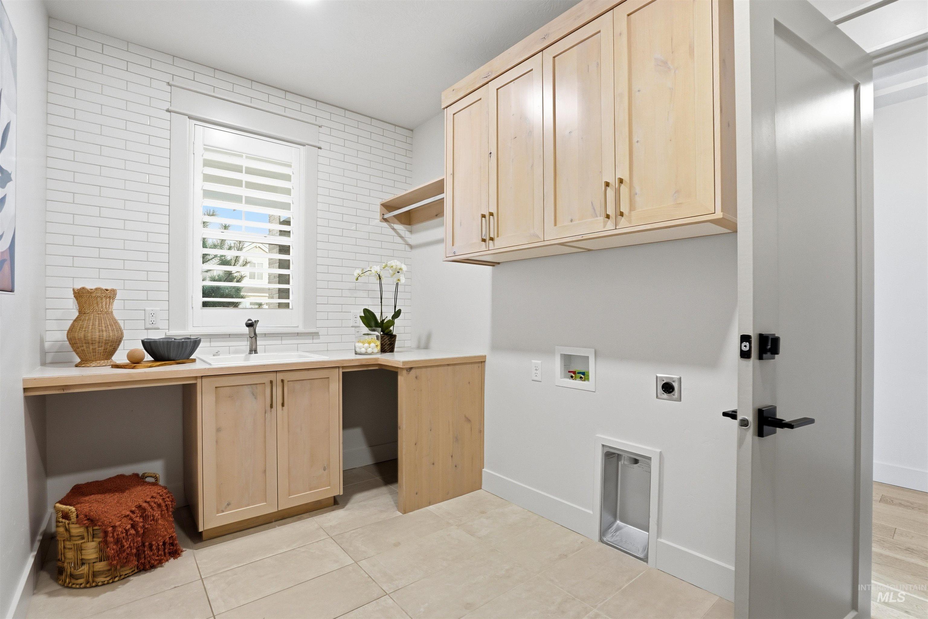 6839 N Willowside Ave, Meridian, Idaho 83646, 6 Bedrooms, 3.5 Bathrooms, Residential For Sale, Price $950,000, 98981124