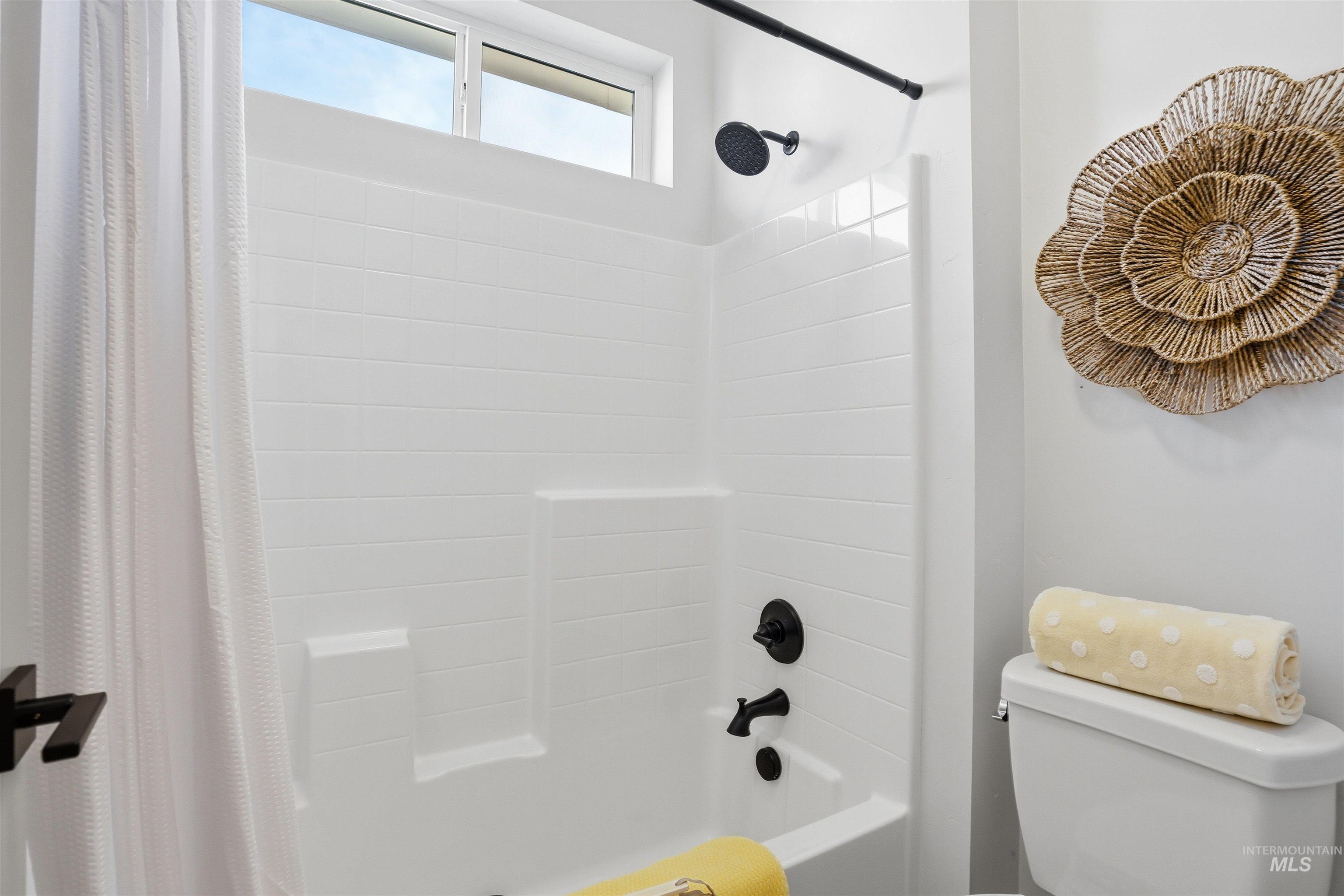 6839 N Willowside Ave, Meridian, Idaho 83646, 6 Bedrooms, 3.5 Bathrooms, Residential For Sale, Price $950,000, 98981124