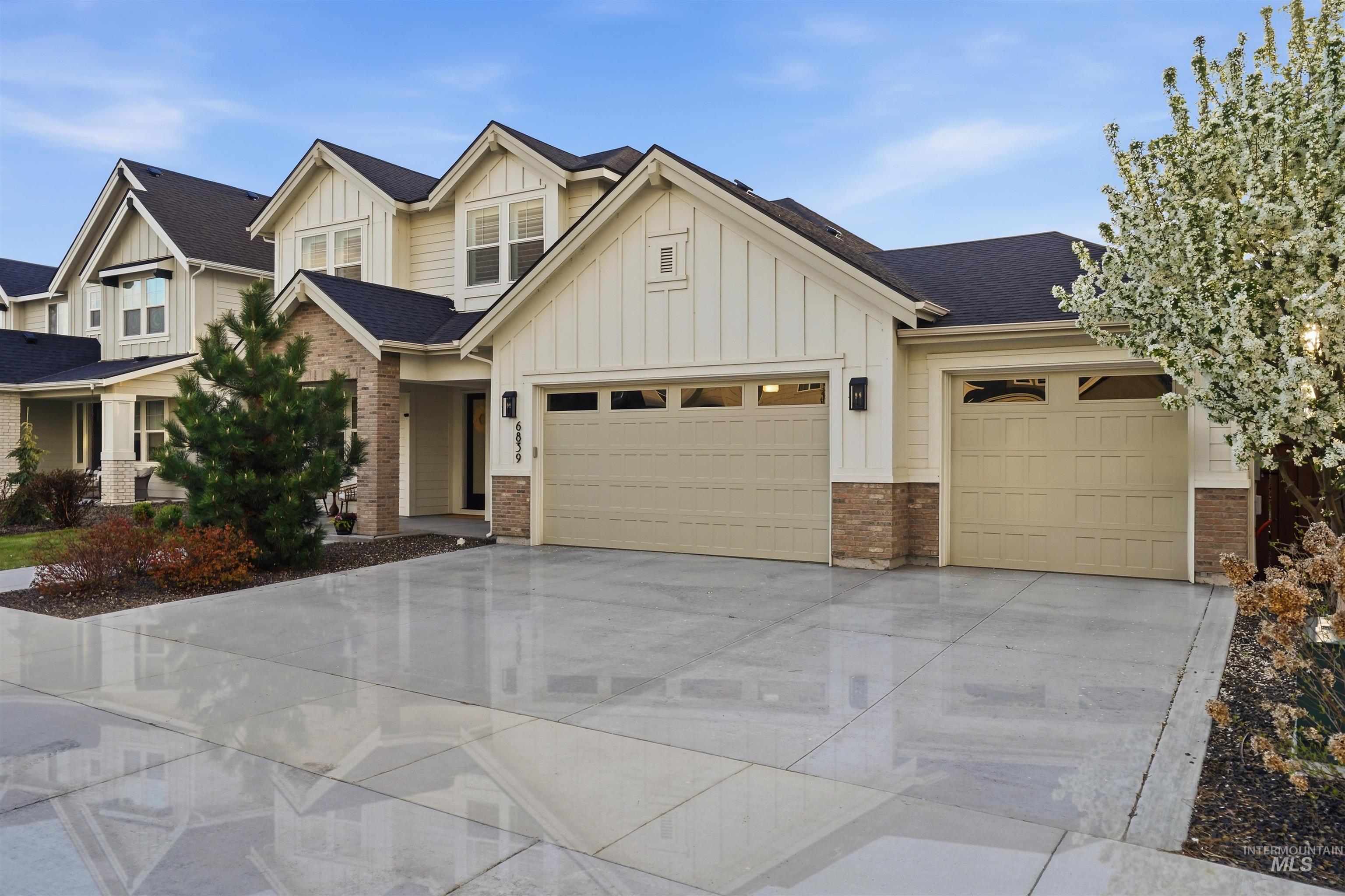 6839 N Willowside Ave, Meridian, Idaho 83646, 6 Bedrooms, 3.5 Bathrooms, Residential For Sale, Price $950,000, 98981124