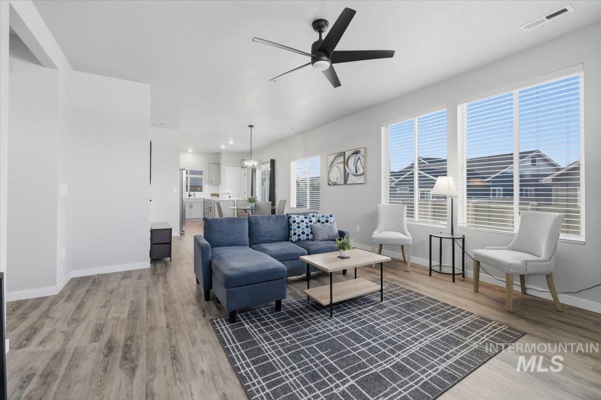 1233 W Davenport St, Meridian, Idaho 83642, 4 Bedrooms, 2.5 Bathrooms, Residential For Sale, Price $529,000, 98981125