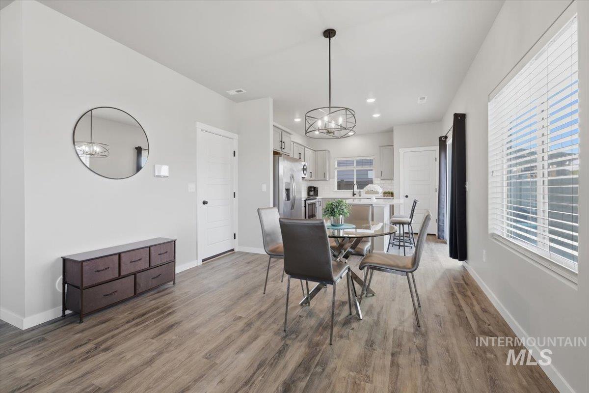 1233 W Davenport St, Meridian, Idaho 83642, 4 Bedrooms, 2.5 Bathrooms, Residential For Sale, Price $529,000, 98981125