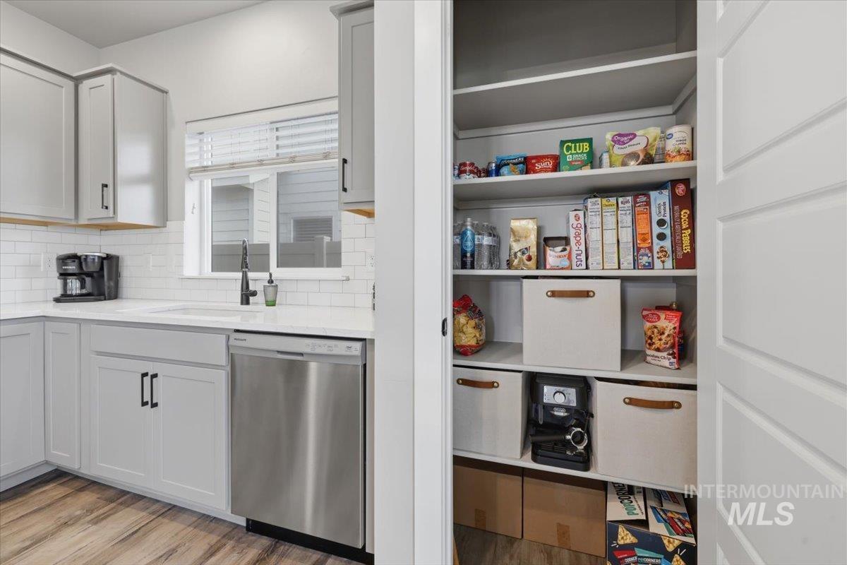 1233 W Davenport St, Meridian, Idaho 83642, 4 Bedrooms, 2.5 Bathrooms, Residential For Sale, Price $529,000, 98981125