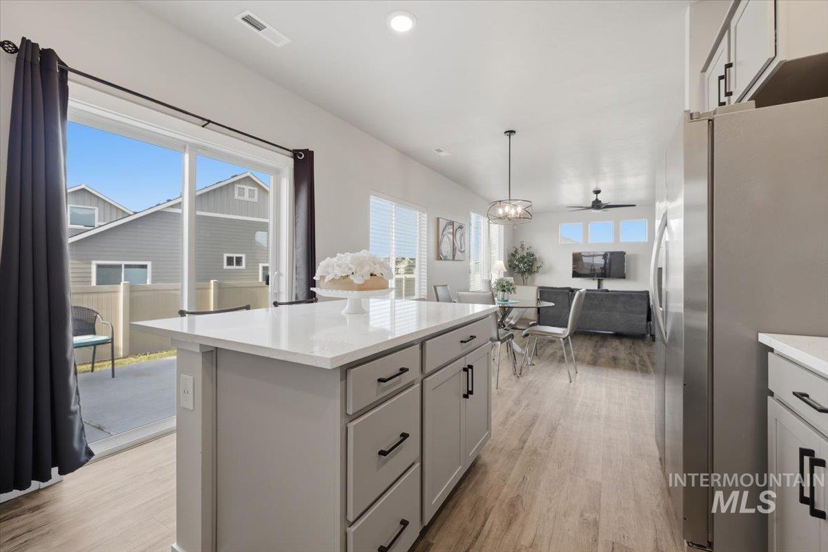 1233 W Davenport St, Meridian, Idaho 83642, 4 Bedrooms, 2.5 Bathrooms, Residential For Sale, Price $529,000, 98981125