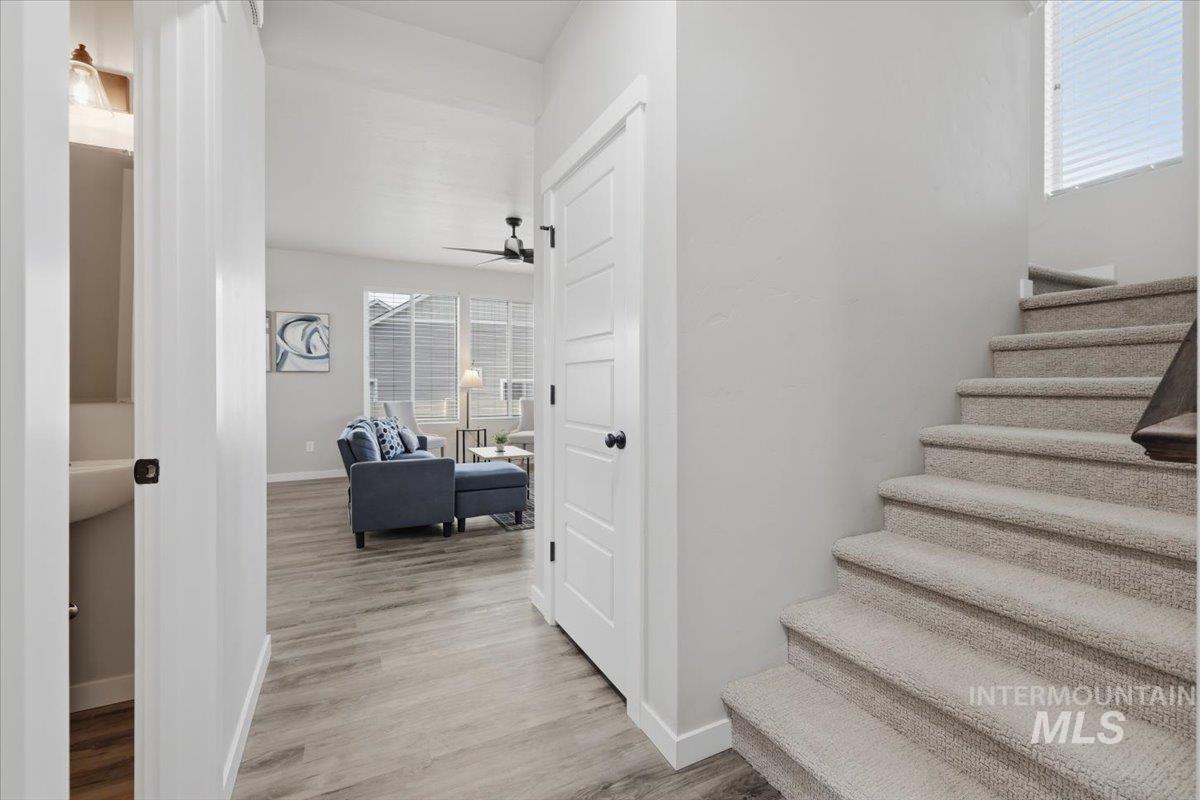 1233 W Davenport St, Meridian, Idaho 83642, 4 Bedrooms, 2.5 Bathrooms, Residential For Sale, Price $529,000, 98981125