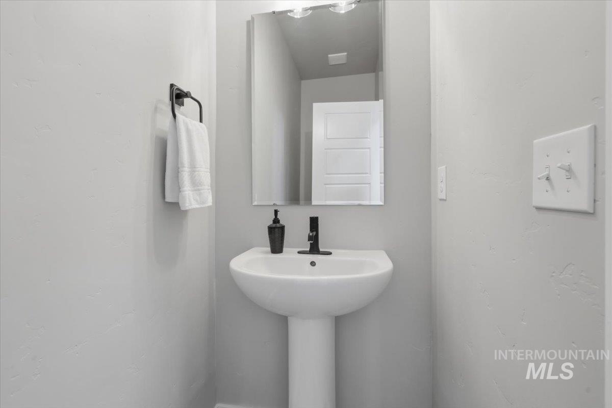 1233 W Davenport St, Meridian, Idaho 83642, 4 Bedrooms, 2.5 Bathrooms, Residential For Sale, Price $529,000, 98981125