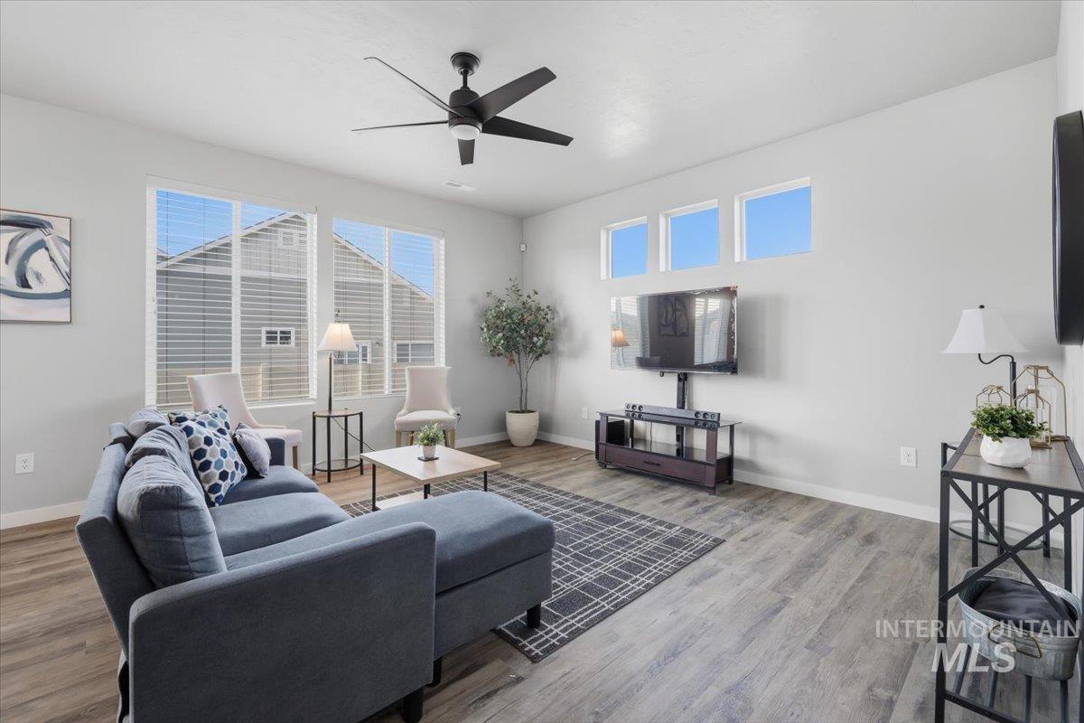 1233 W Davenport St, Meridian, Idaho 83642, 4 Bedrooms, 2.5 Bathrooms, Residential For Sale, Price $529,000, 98981125