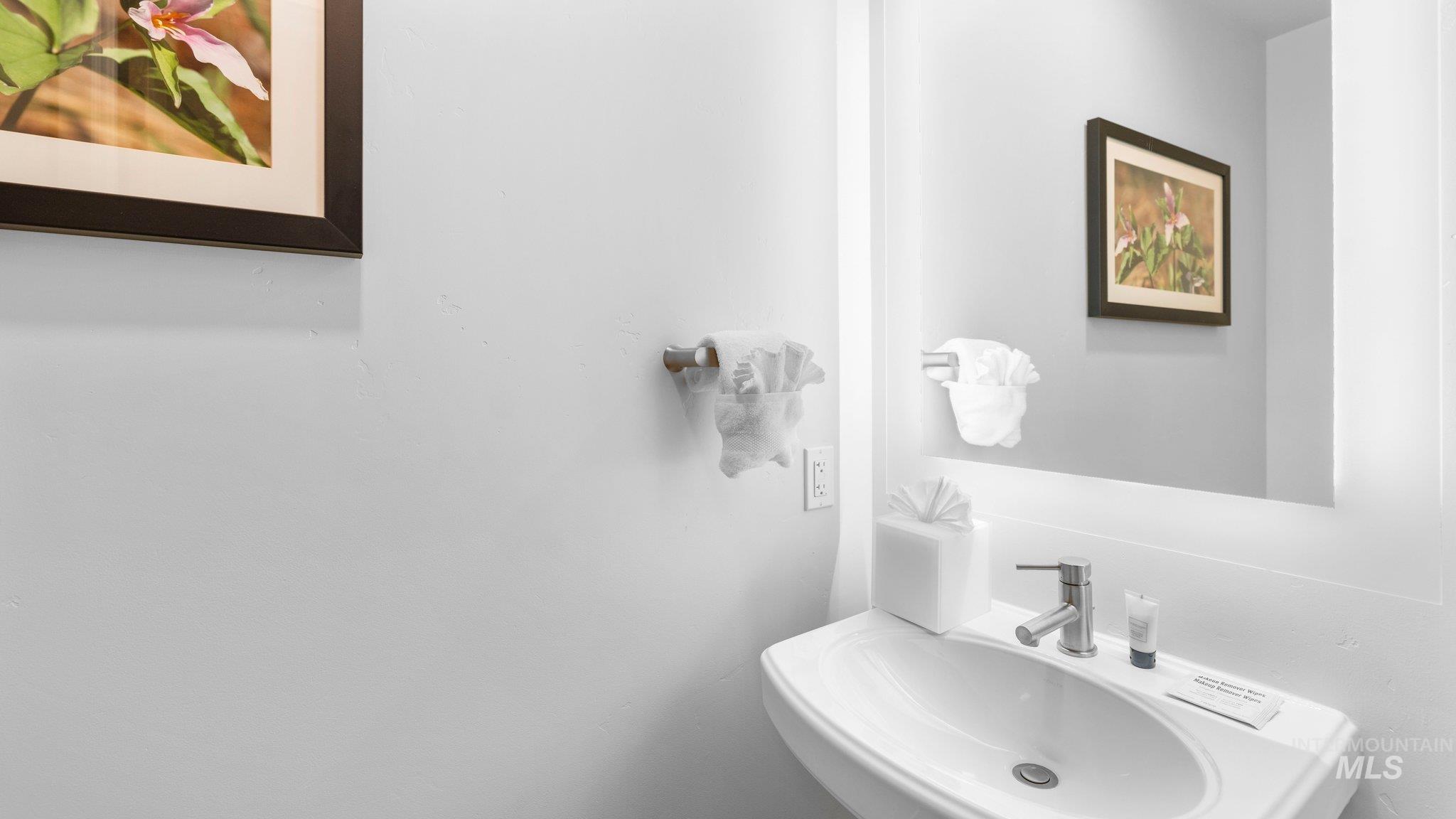 760 Village Drive, Donnelly, Idaho 83615, 1 Bedroom, 2 Bathrooms, Residential For Sale, Price $649,900, 98981130