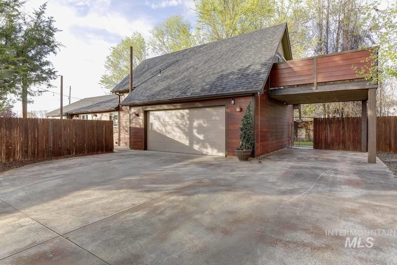 1112 N Whitewater Park Blvd, Boise, Idaho 83703, 3 Bedrooms, 2 Bathrooms, Residential For Sale, Price $569,900, 98981132