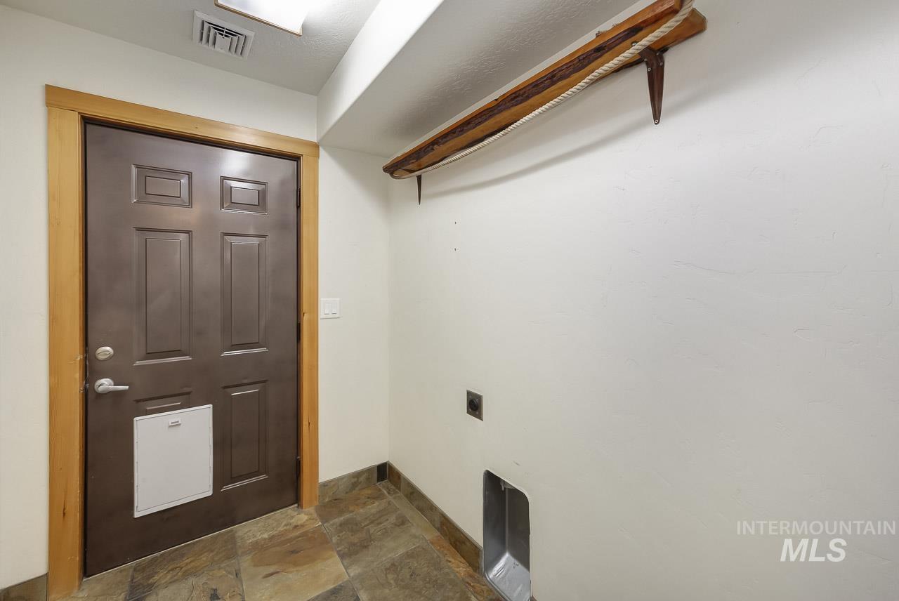 1112 N Whitewater Park Blvd, Boise, Idaho 83703, 3 Bedrooms, 2 Bathrooms, Residential For Sale, Price $569,900, 98981132