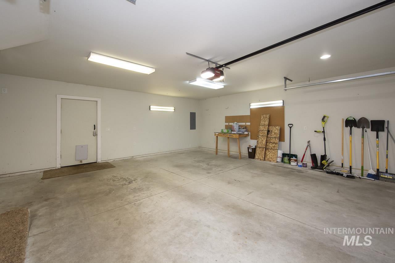 1112 N Whitewater Park Blvd, Boise, Idaho 83703, 3 Bedrooms, 2 Bathrooms, Residential For Sale, Price $569,900, 98981132