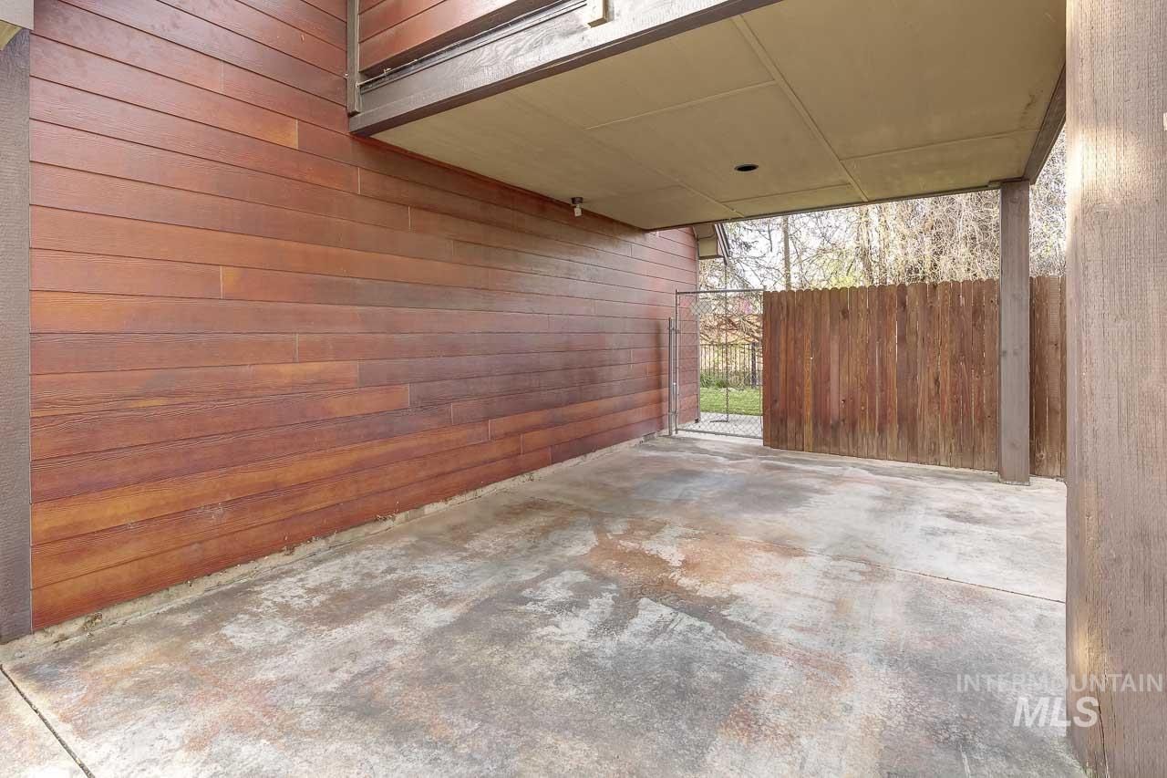 1112 N Whitewater Park Blvd, Boise, Idaho 83703, 3 Bedrooms, 2 Bathrooms, Residential For Sale, Price $569,900, 98981132