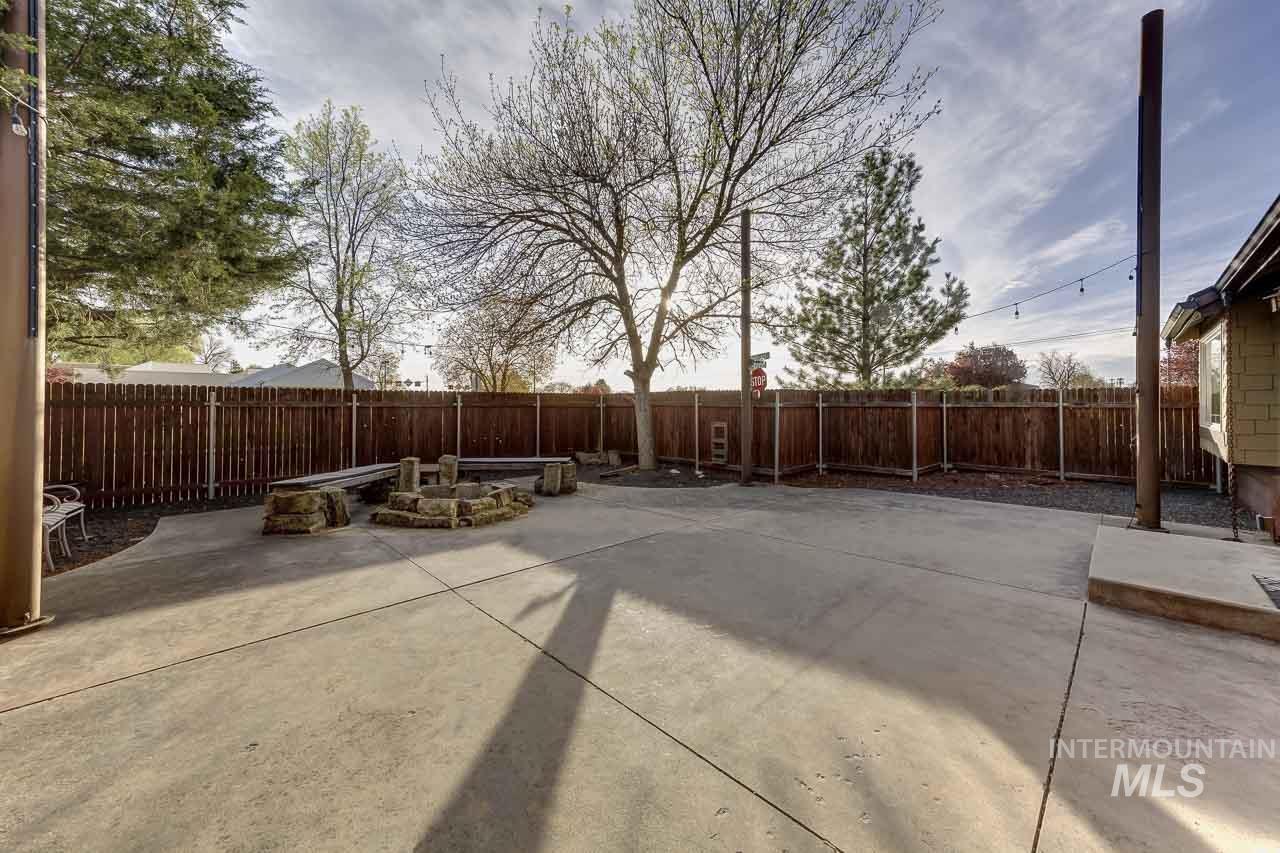 1112 N Whitewater Park Blvd, Boise, Idaho 83703, 3 Bedrooms, 2 Bathrooms, Residential For Sale, Price $569,900, 98981132