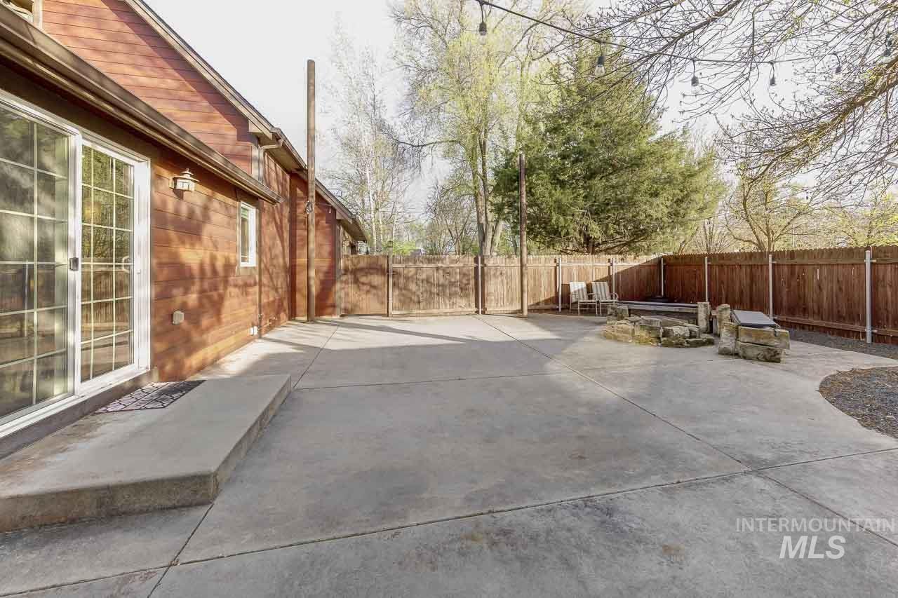 1112 N Whitewater Park Blvd, Boise, Idaho 83703, 3 Bedrooms, 2 Bathrooms, Residential For Sale, Price $569,900, 98981132