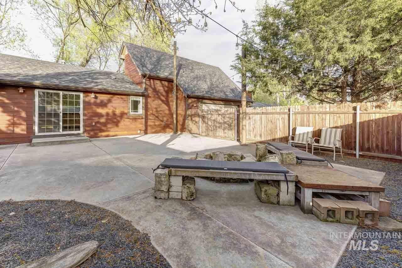 1112 N Whitewater Park Blvd, Boise, Idaho 83703, 3 Bedrooms, 2 Bathrooms, Residential For Sale, Price $569,900, 98981132