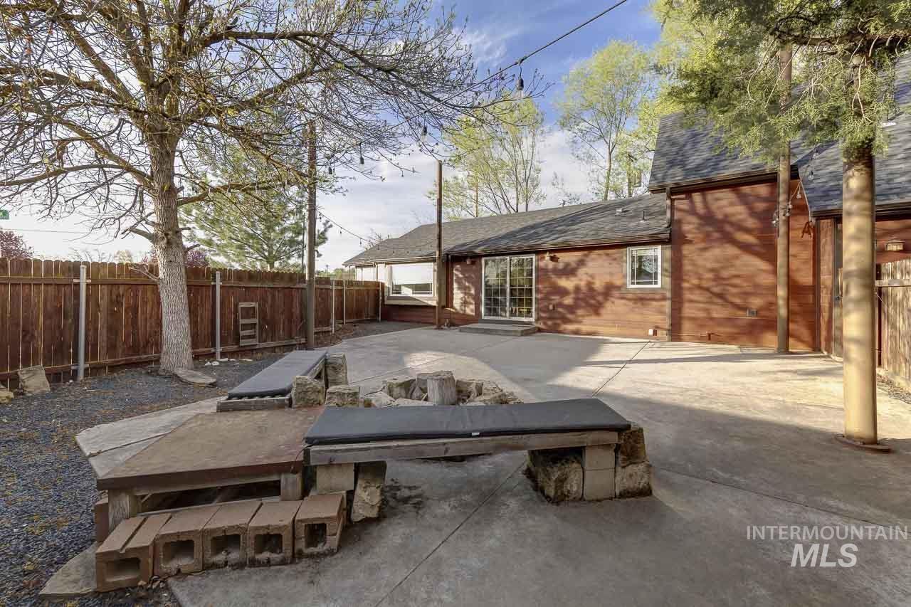 1112 N Whitewater Park Blvd, Boise, Idaho 83703, 3 Bedrooms, 2 Bathrooms, Residential For Sale, Price $569,900, 98981132