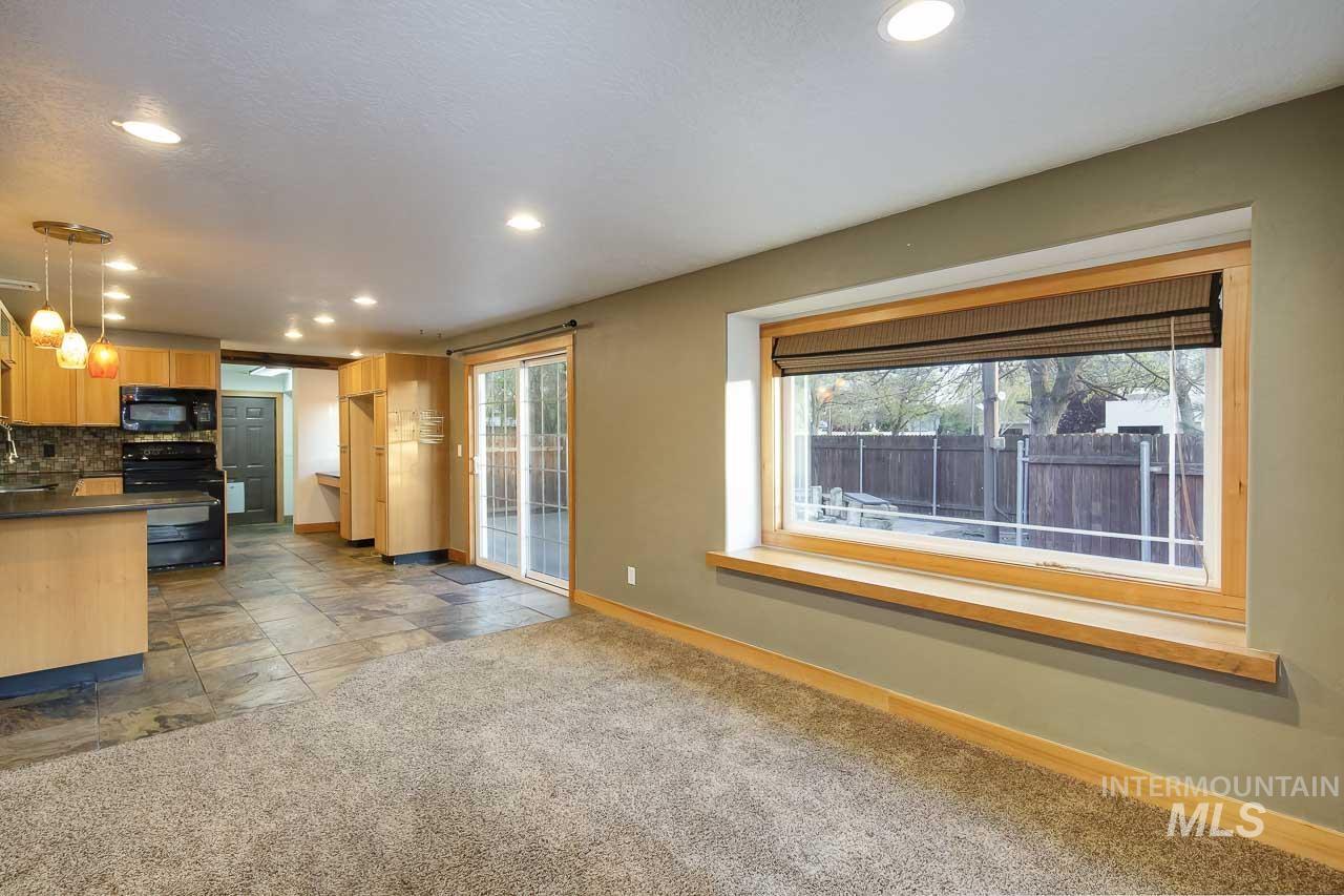 1112 N Whitewater Park Blvd, Boise, Idaho 83703, 3 Bedrooms, 2 Bathrooms, Residential For Sale, Price $569,900, 98981132