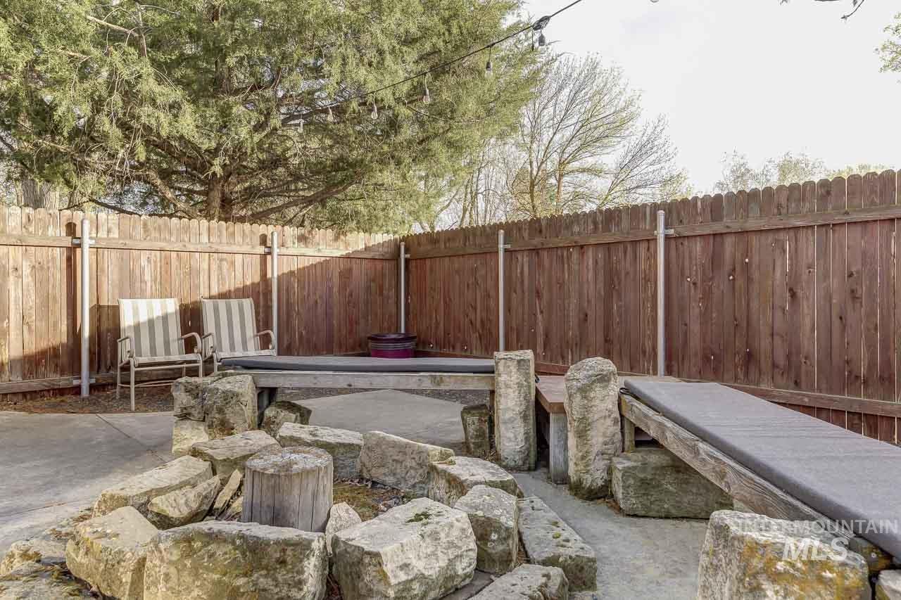 1112 N Whitewater Park Blvd, Boise, Idaho 83703, 3 Bedrooms, 2 Bathrooms, Residential For Sale, Price $569,900, 98981132