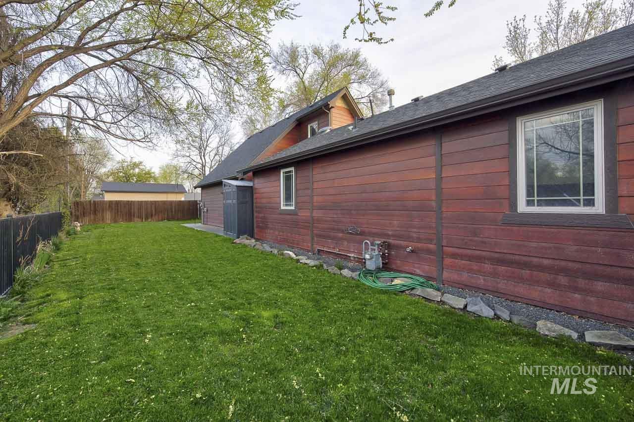 1112 N Whitewater Park Blvd, Boise, Idaho 83703, 3 Bedrooms, 2 Bathrooms, Residential For Sale, Price $569,900, 98981132