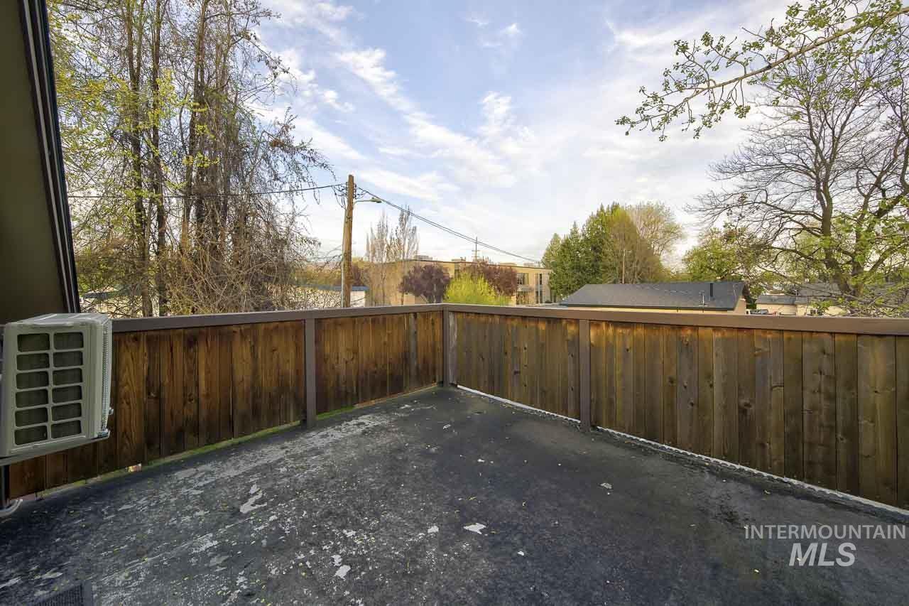 1112 N Whitewater Park Blvd, Boise, Idaho 83703, 3 Bedrooms, 2 Bathrooms, Residential For Sale, Price $569,900, 98981132