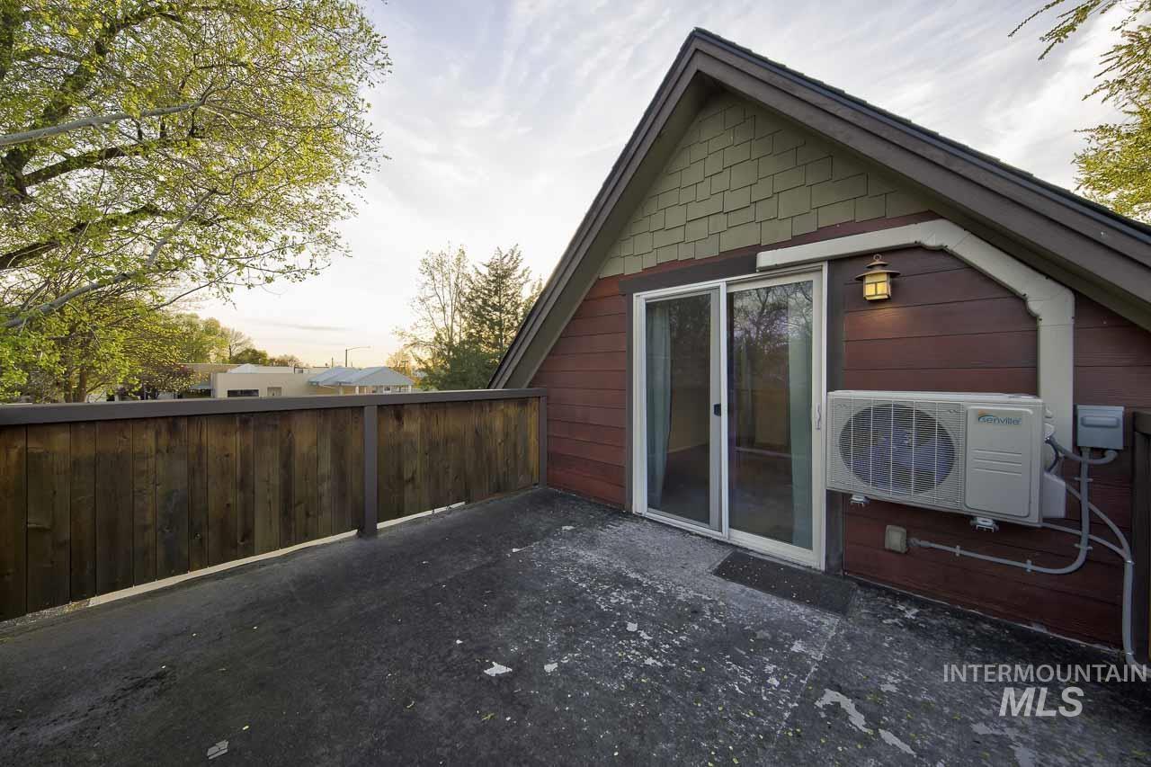 1112 N Whitewater Park Blvd, Boise, Idaho 83703, 3 Bedrooms, 2 Bathrooms, Residential For Sale, Price $569,900, 98981132