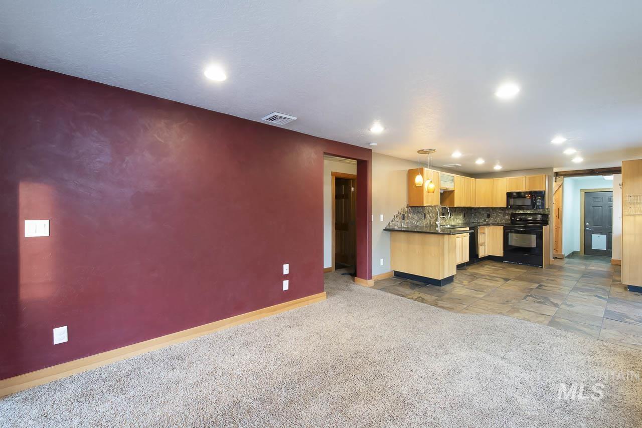 1112 N Whitewater Park Blvd, Boise, Idaho 83703, 3 Bedrooms, 2 Bathrooms, Residential For Sale, Price $569,900, 98981132