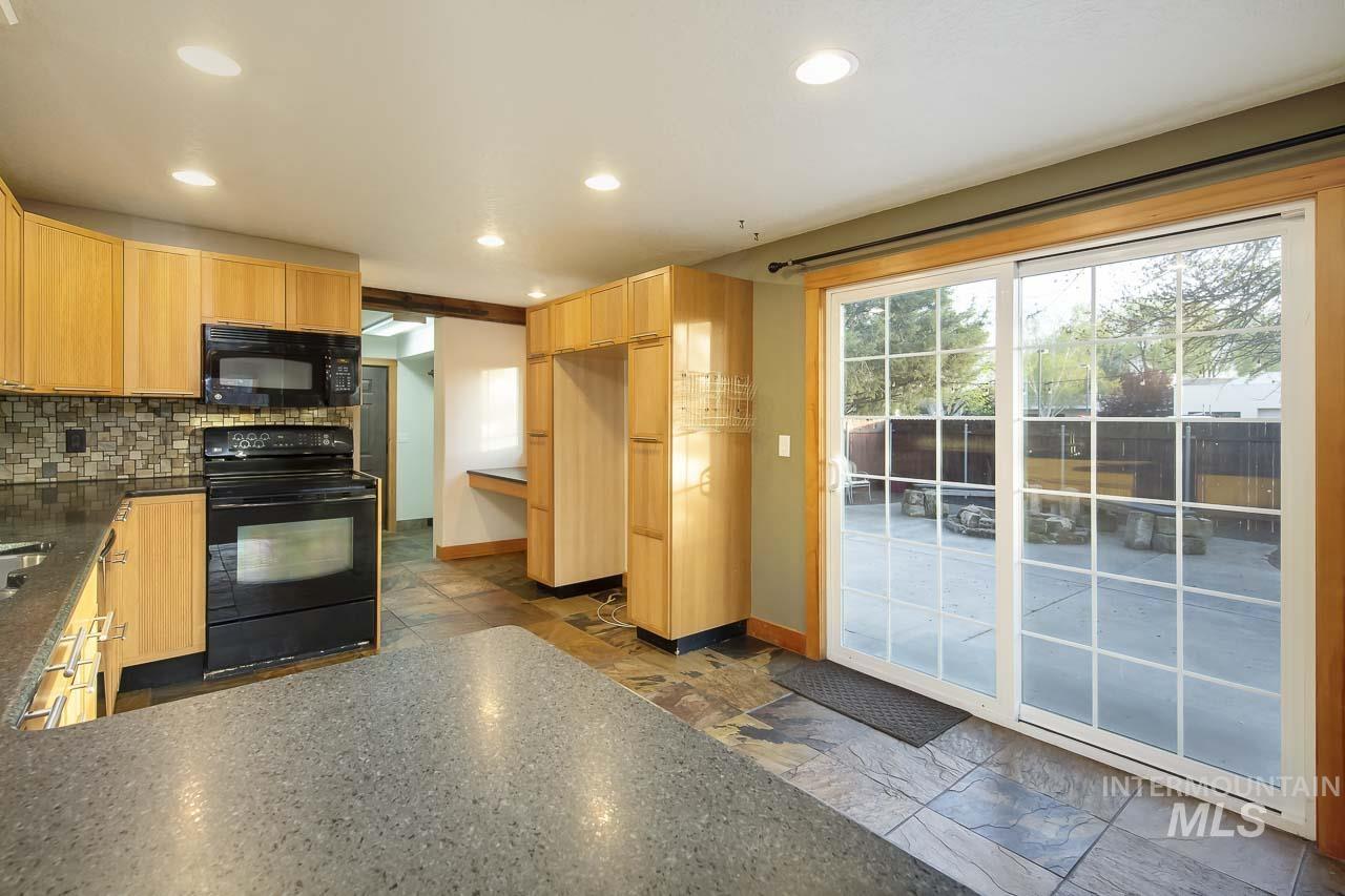 1112 N Whitewater Park Blvd, Boise, Idaho 83703, 3 Bedrooms, 2 Bathrooms, Residential For Sale, Price $569,900, 98981132