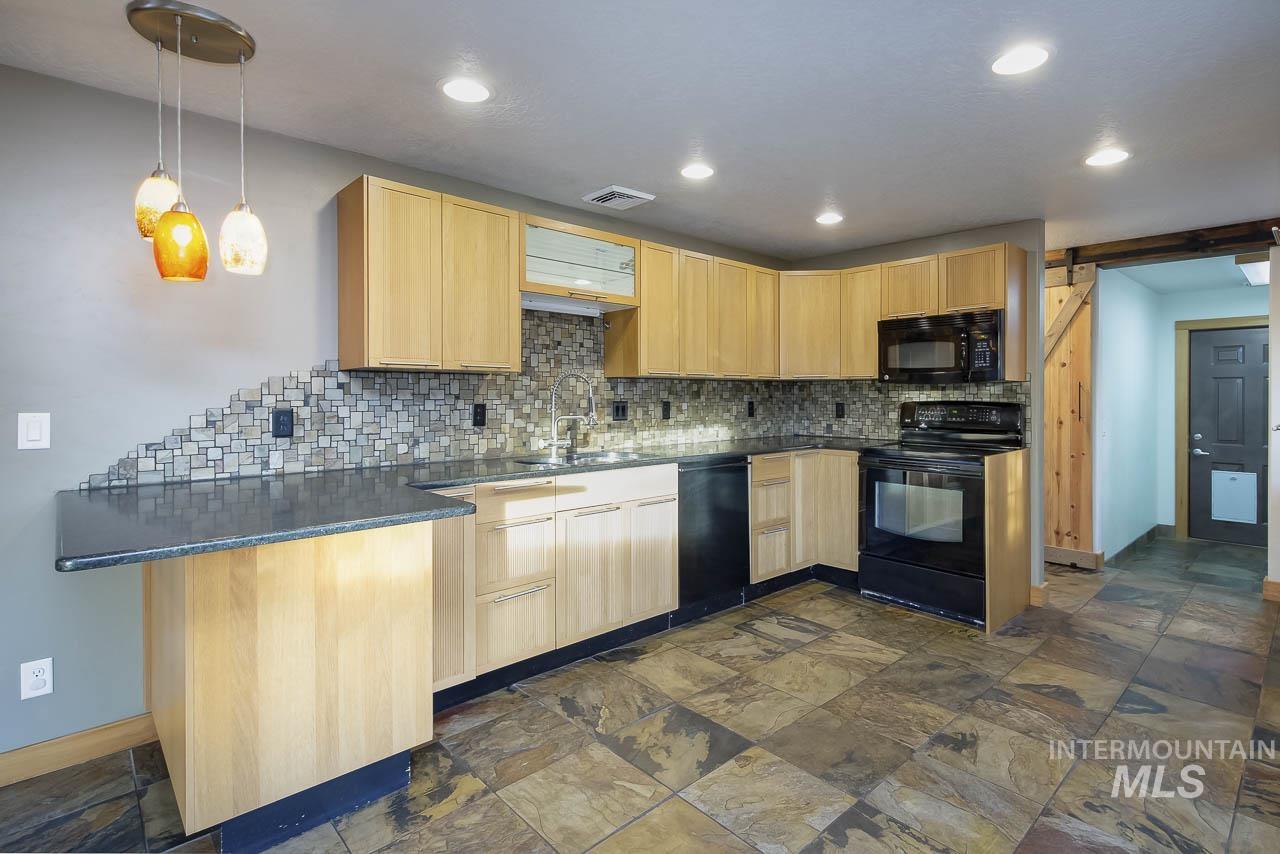 1112 N Whitewater Park Blvd, Boise, Idaho 83703, 3 Bedrooms, 2 Bathrooms, Residential For Sale, Price $569,900, 98981132